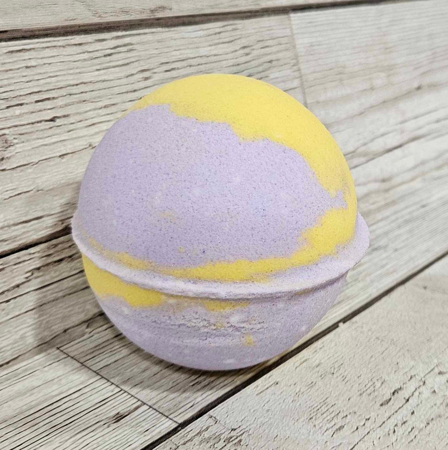 'Lavender and Chamomile' Jumbo Round Bath Bomb-260g