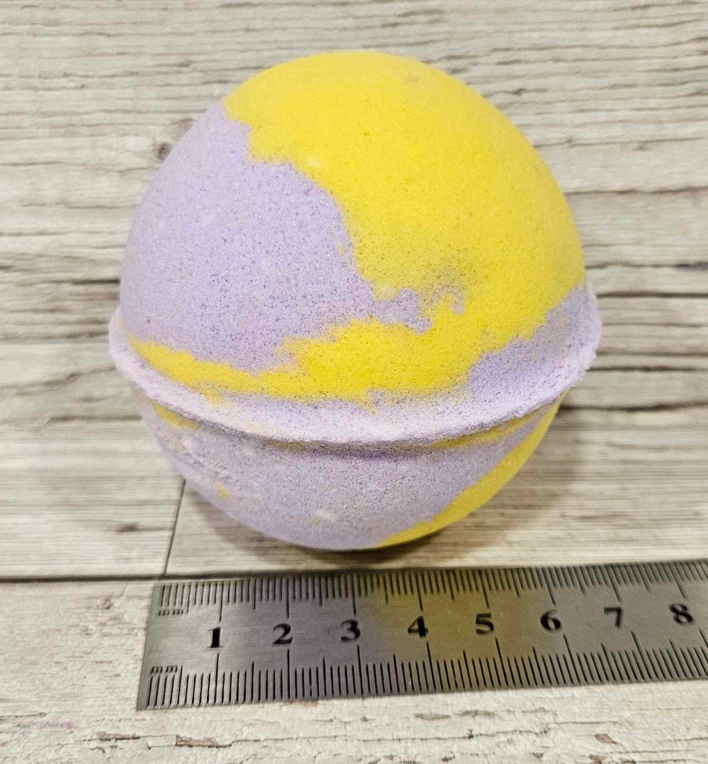 'Lavender and Chamomile' Jumbo Round Bath Bomb-260g