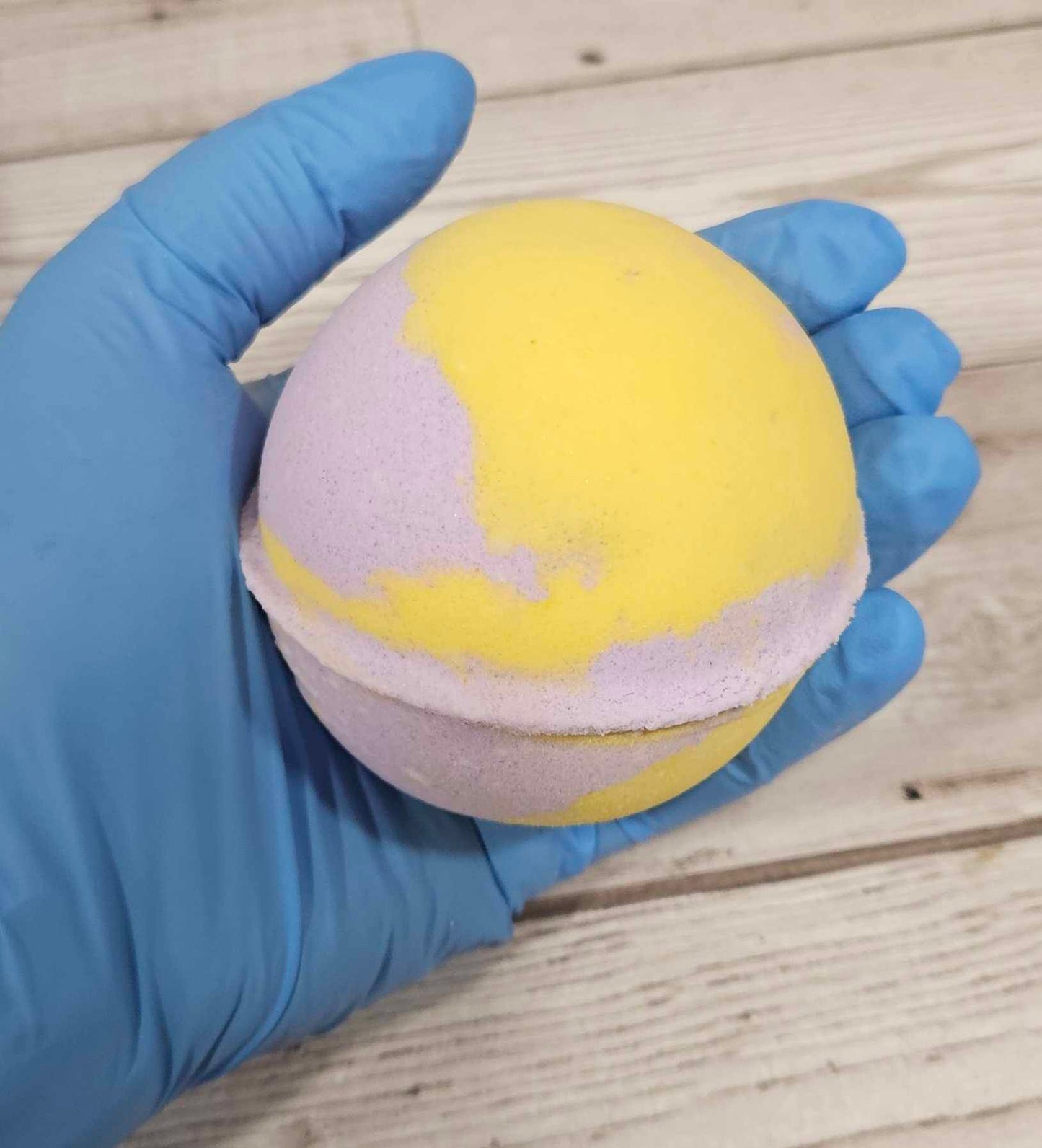 'Lavender and Chamomile' Jumbo Round Bath Bomb-260g