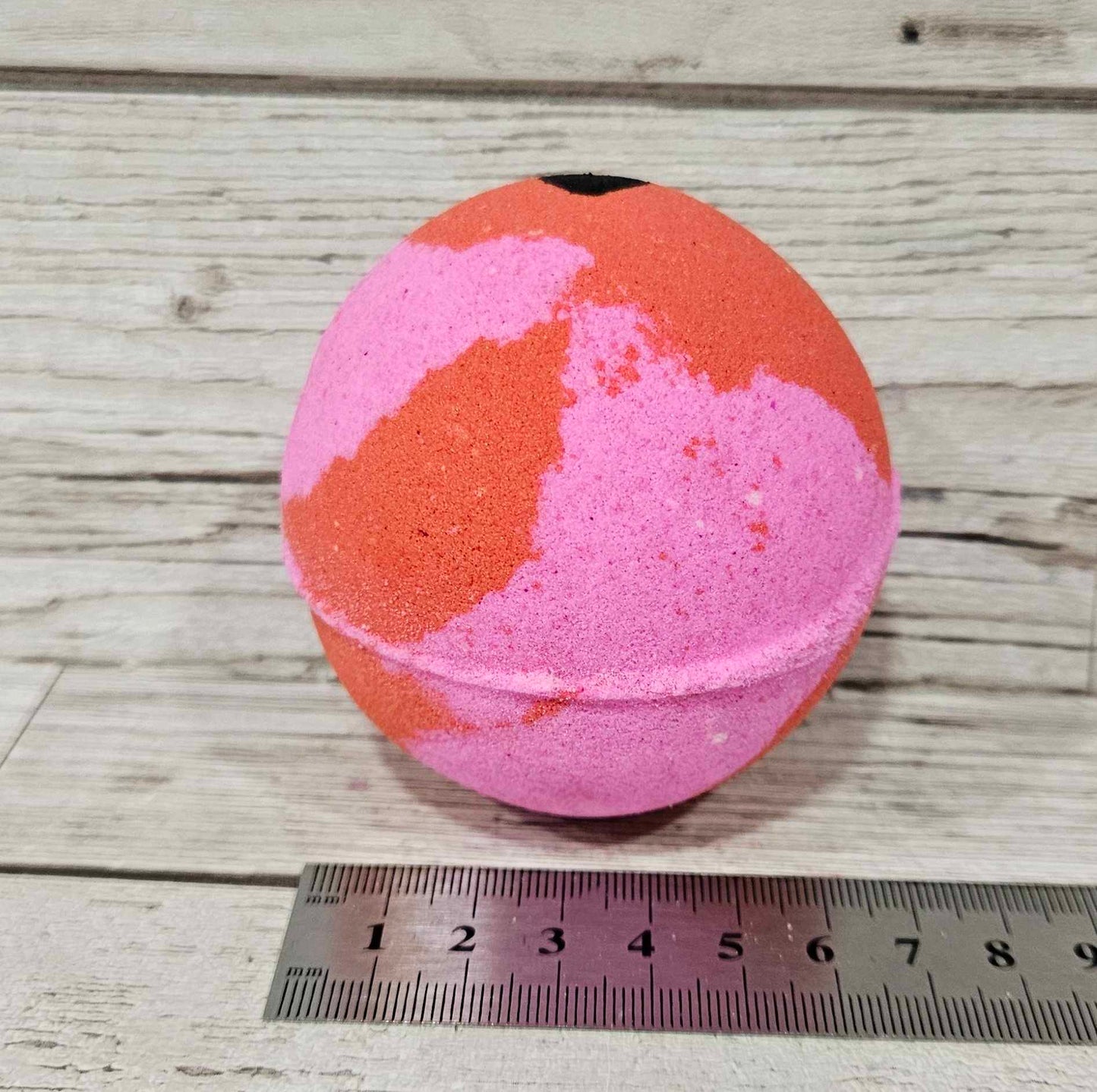 'Love Spells' Jumbo Round Bath Bomb-260g