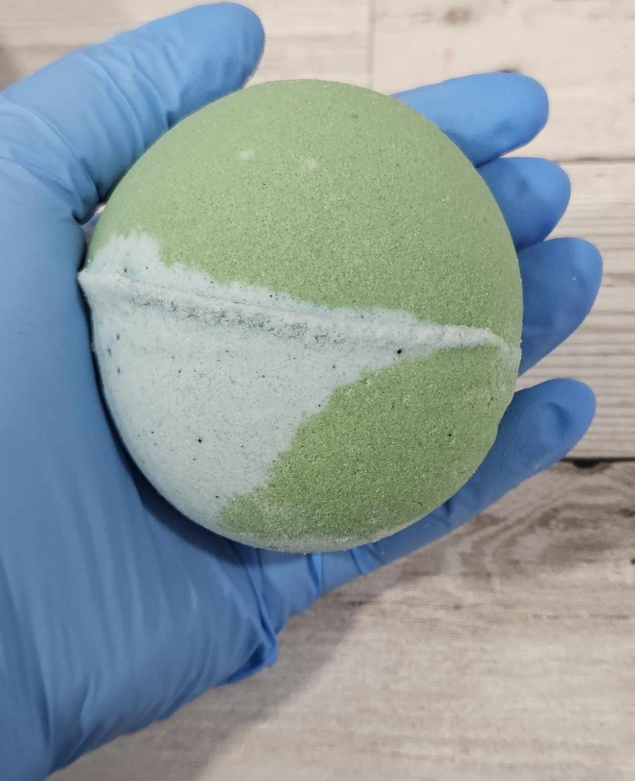 'Mint and Tea Tree' Jumbo Round Bath Bomb-260g