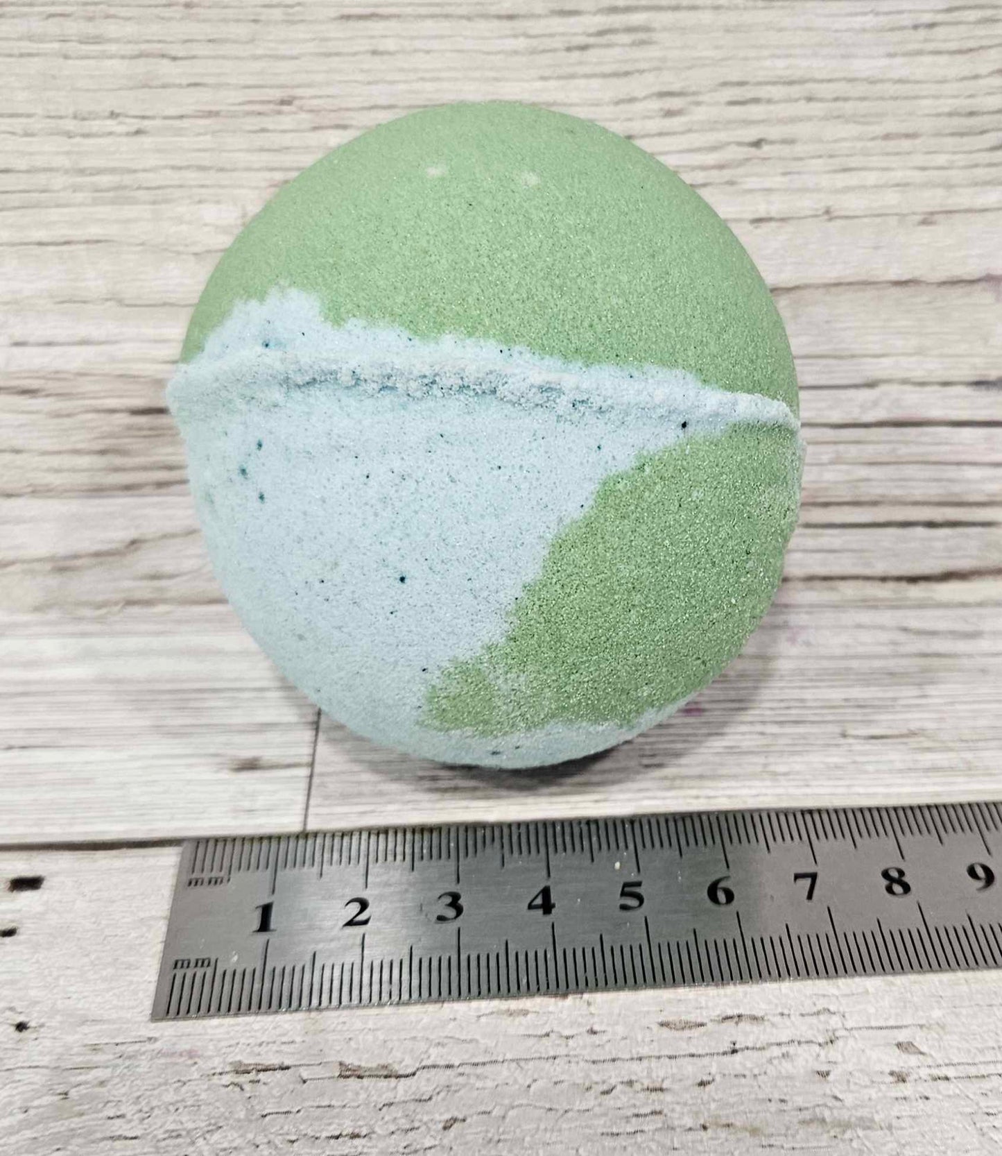 'Mint and Tea Tree' Jumbo Round Bath Bomb-260g