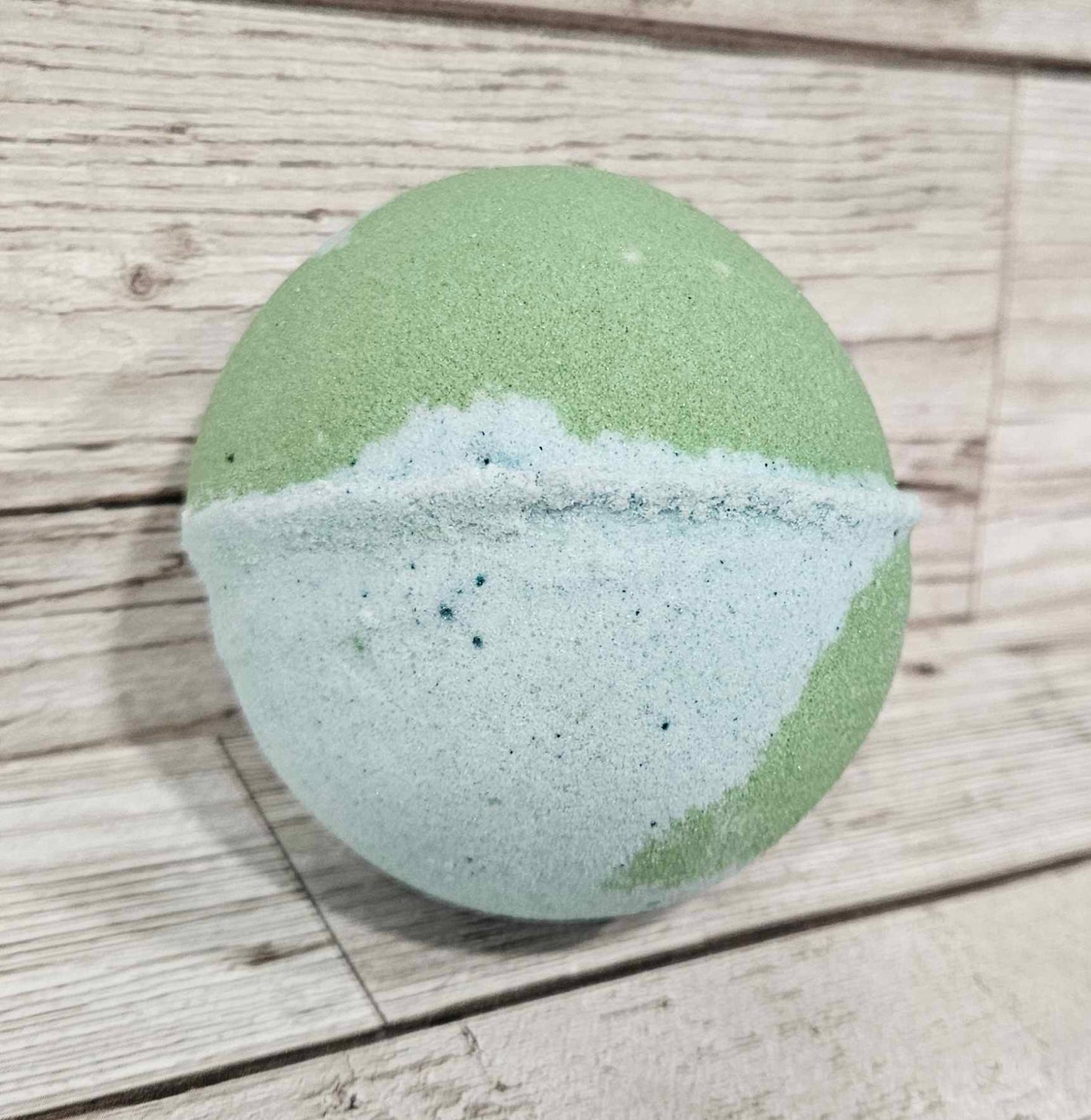 'Mint and Tea Tree' Jumbo Round Bath Bomb-260g