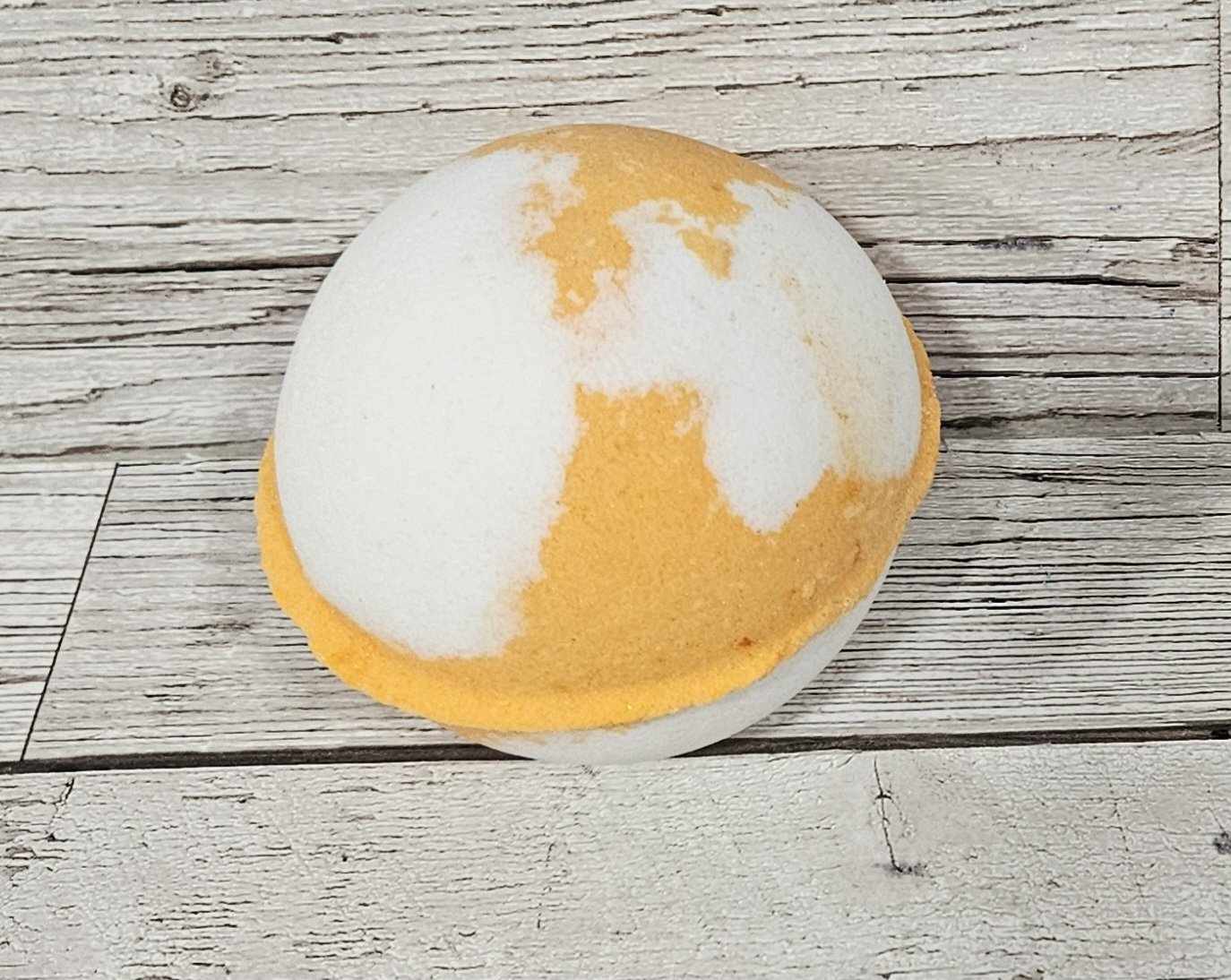 'Peaches and Cream' Jumbo Round Bath Bomb-260g