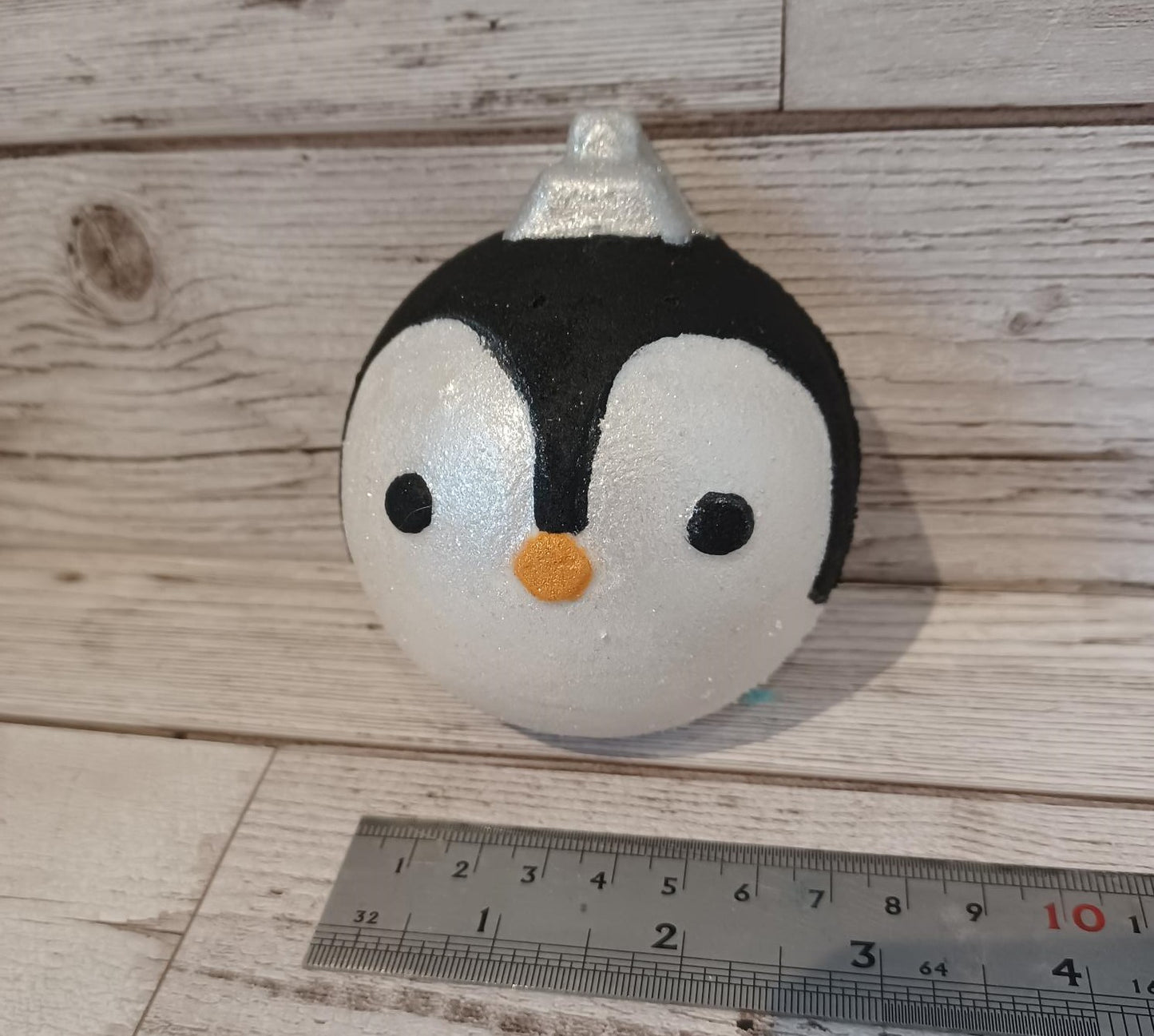 'Penguin Bauble' Flat Back Bath Bomb